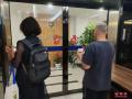 认知障碍大爷在美发店消费60万，“坑老”之风须刹